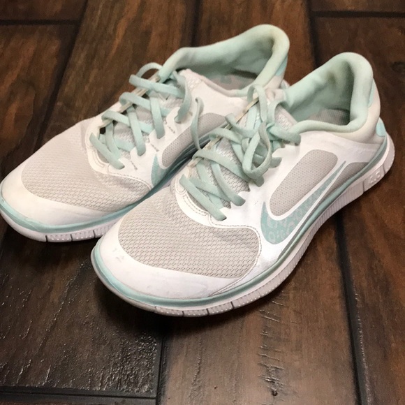 Nike Shoes - Nike Free white/leopard turquoise